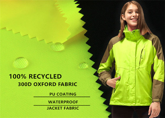 Tissu extérieur fluorescent réutilisé de veste du revêtement 300D 190GSM d'Oxford de polyester