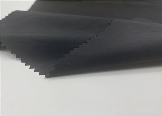 Tissu mou en nylon de finition du polyester 40% Ligheweight Downproof 44GSM Cire de 60% pour la veste d'hiver