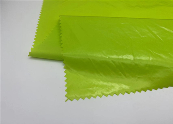plein Dull Nylon Taffeta Fabric Water Downproof tissu brillant résistant de taffetas de 380T pour la veste de bas